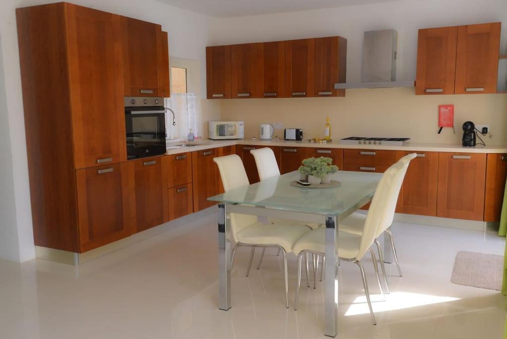 Seafront Duplex Penthouse With Terrace Overlooking Xlendi Bay Kültér fotó